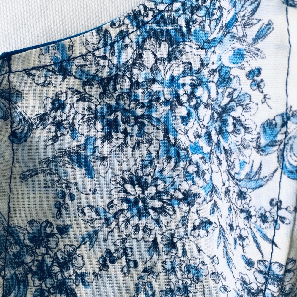 FACE MASK COTTON FLORAL. BLUE AND WHITE - Picture 4 of 6